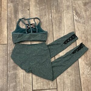 Beyond Yoga heathered green yoga set